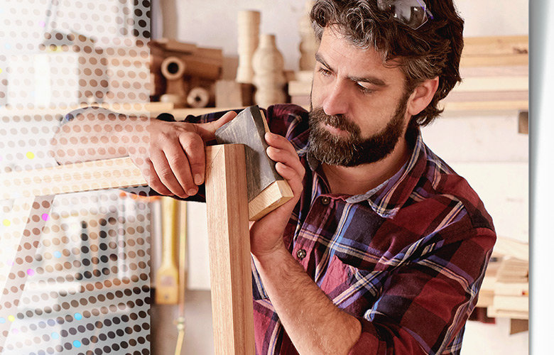 Carpinter making furniture